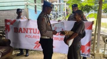 Peduli dan Berbagi Sambut Hari Bhayangkara ke-79, Polsek Serbajadi Gelar Bansos