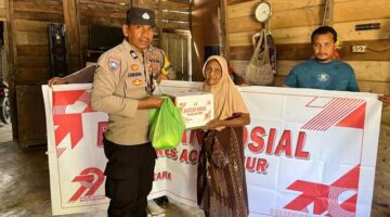 Semangat HUT Bhayangkara ke-79, Polsek Banda Alam Peduli Warga Lewat Bansos