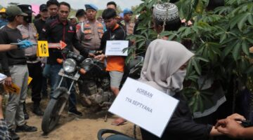 Polres Tulang Bawang Gelar Rekonstruksi Pembunuhan Berencana di Kebun Singkong, Ada 30 Adegan Yang Diperagakan